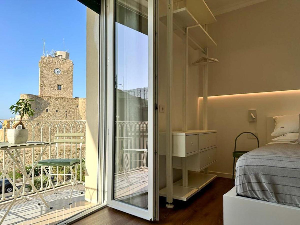 Glave Rooms.