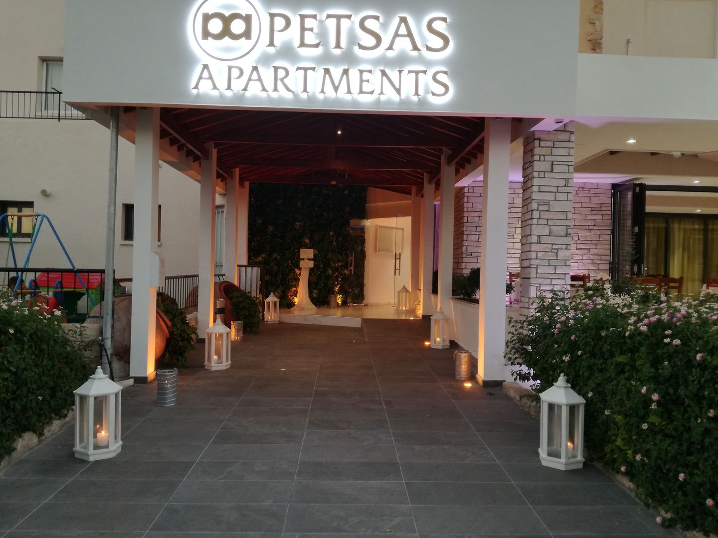 Petsas Apartments.
