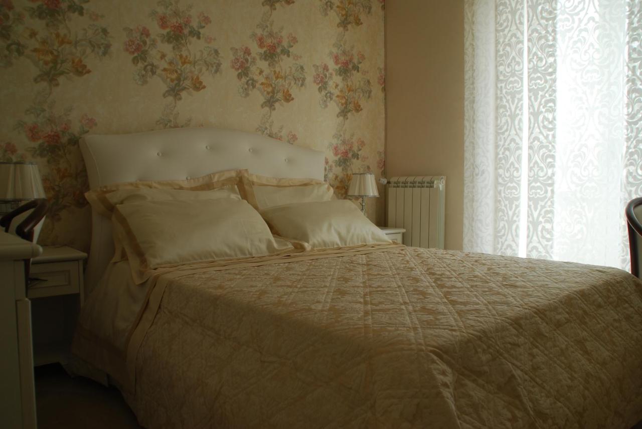 Daphnae House.
