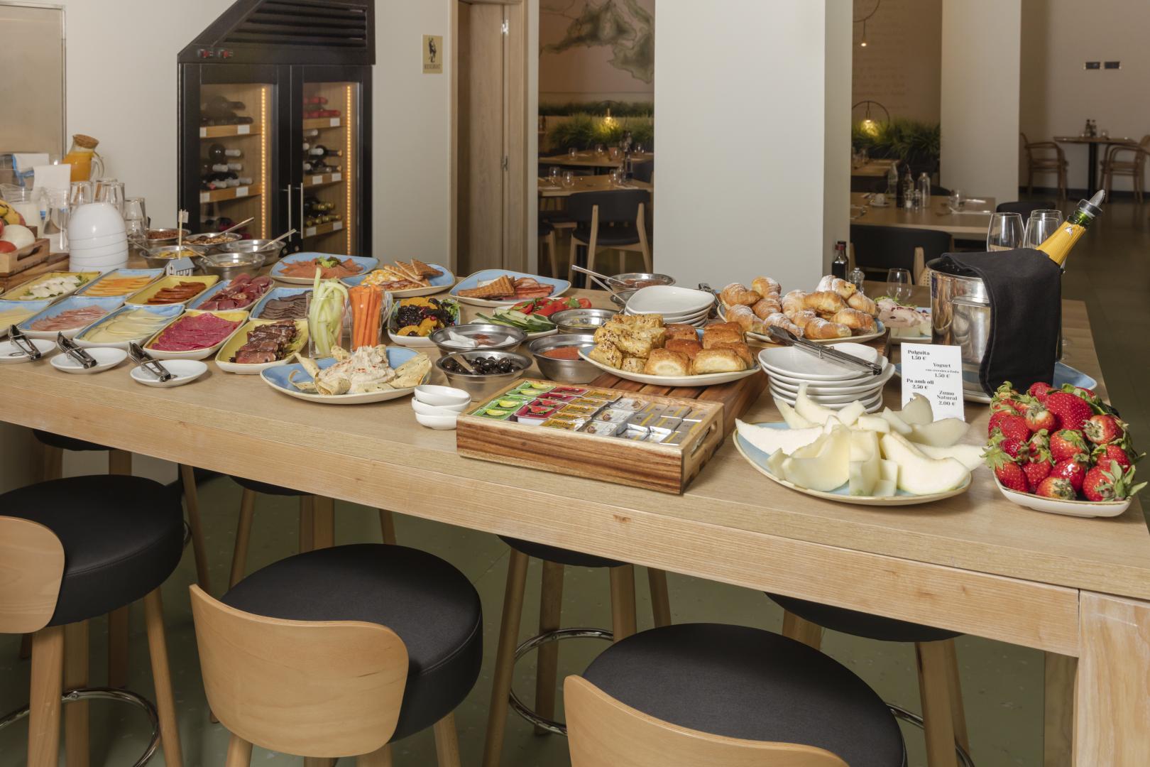 Fine-dining tafel — Som Ars Magna Bleisure Hotel