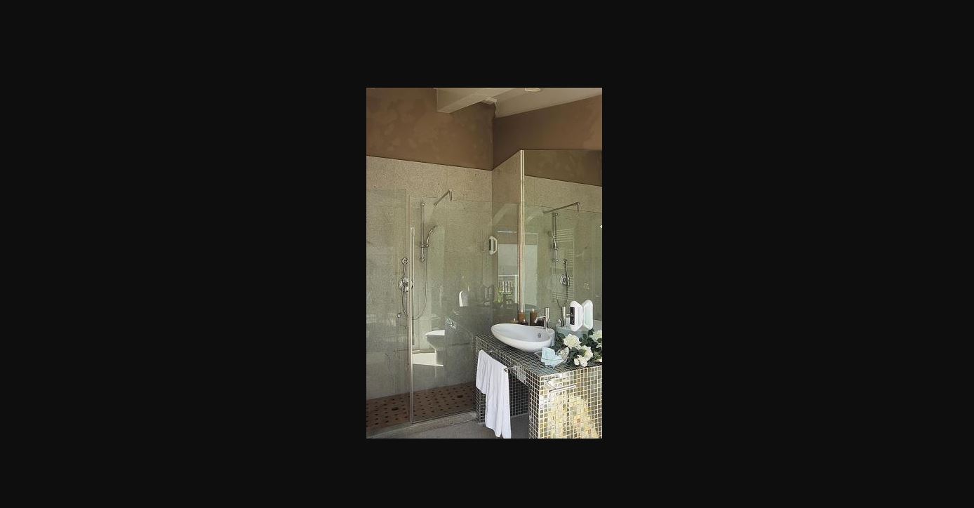 M Glamour Hotel image 1