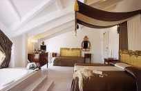 M Glamour Hotel.