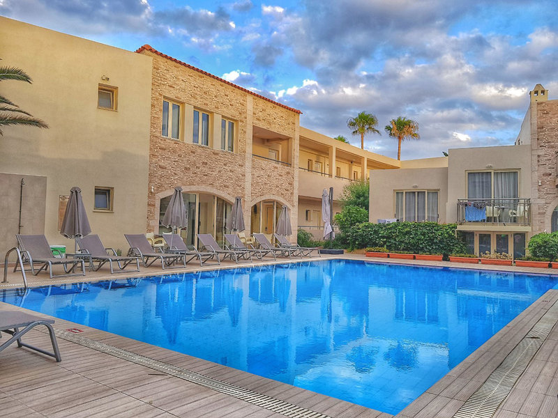 Maravel Star Art Hotel image 3