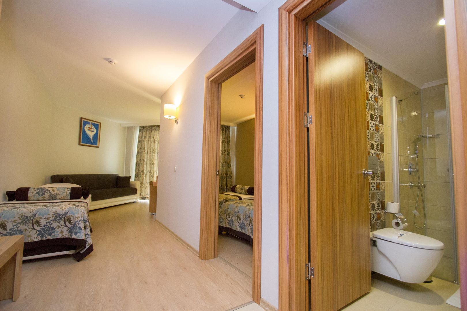 Blue Wave Suite Hotel image 3