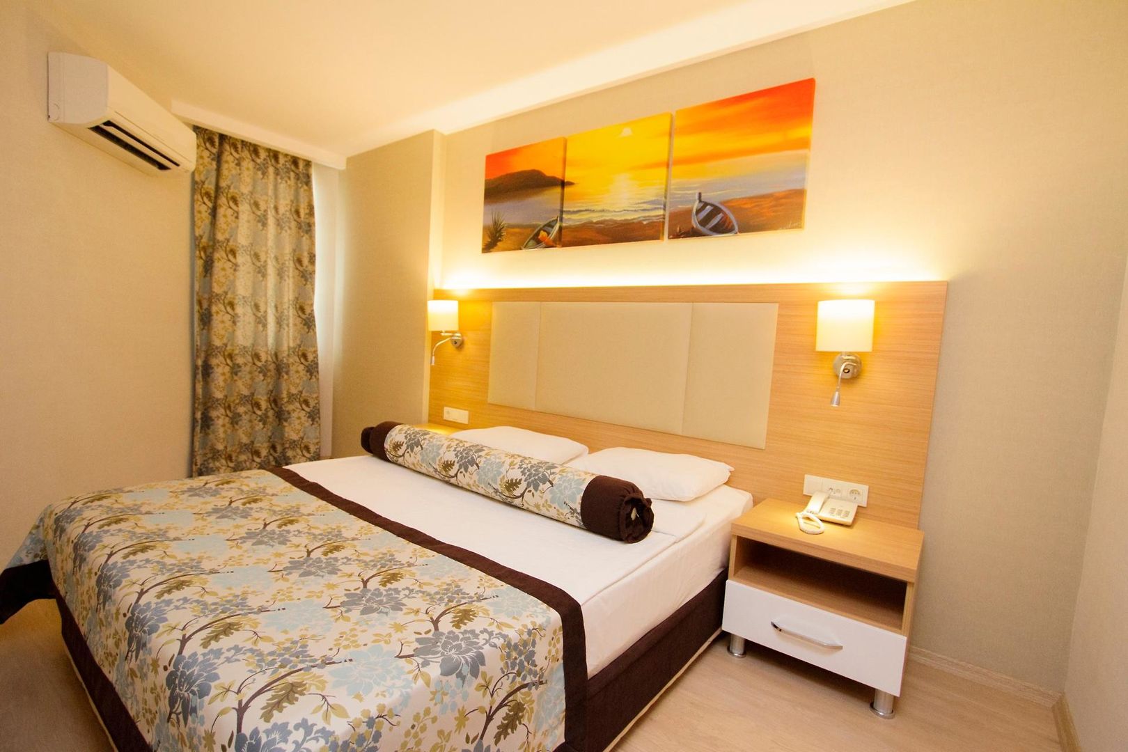 Blue Wave Suite Hotel image 1