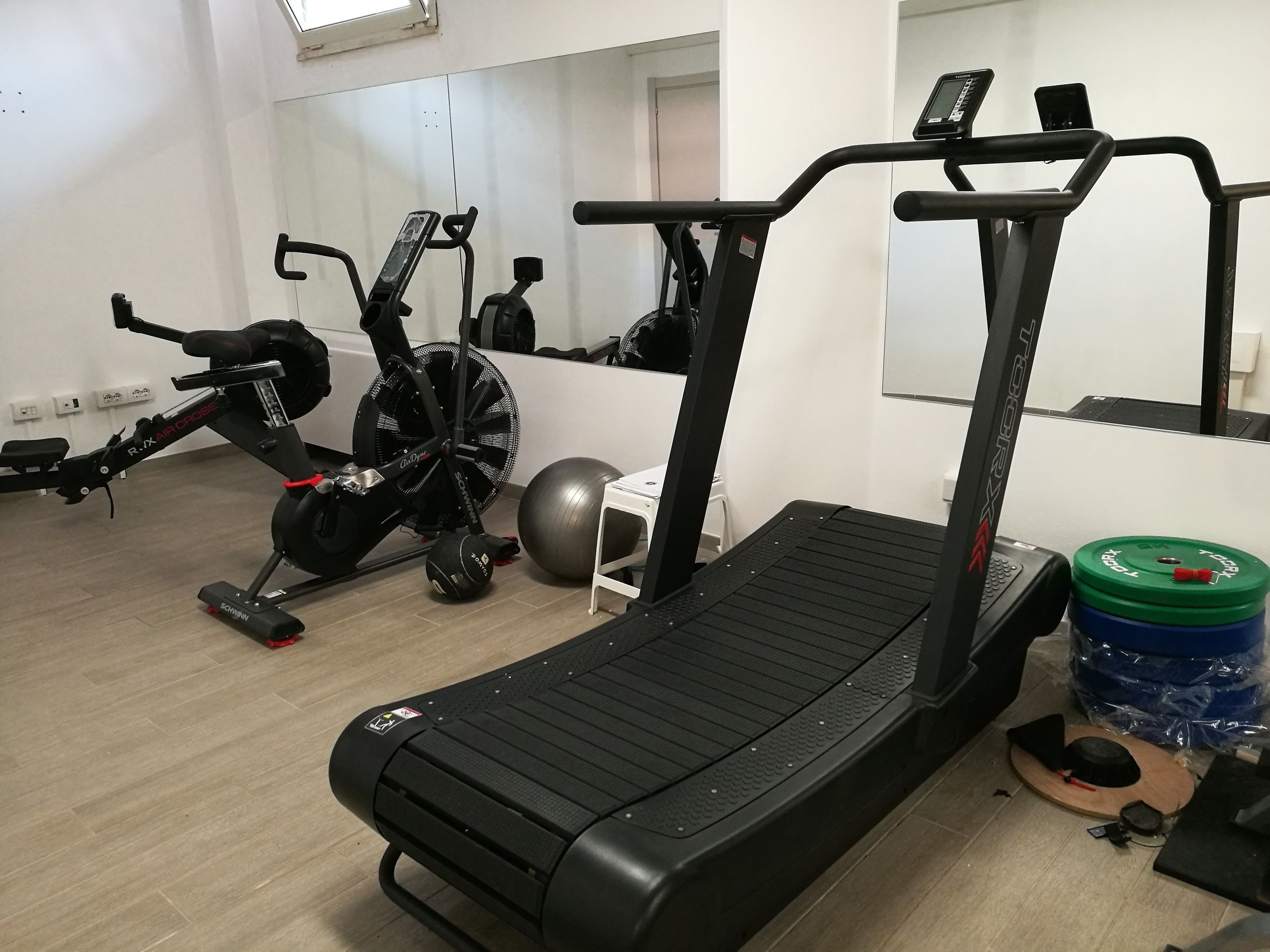 Fitnessruimte met cardio-apparaten — Hotel Alma di Alghero