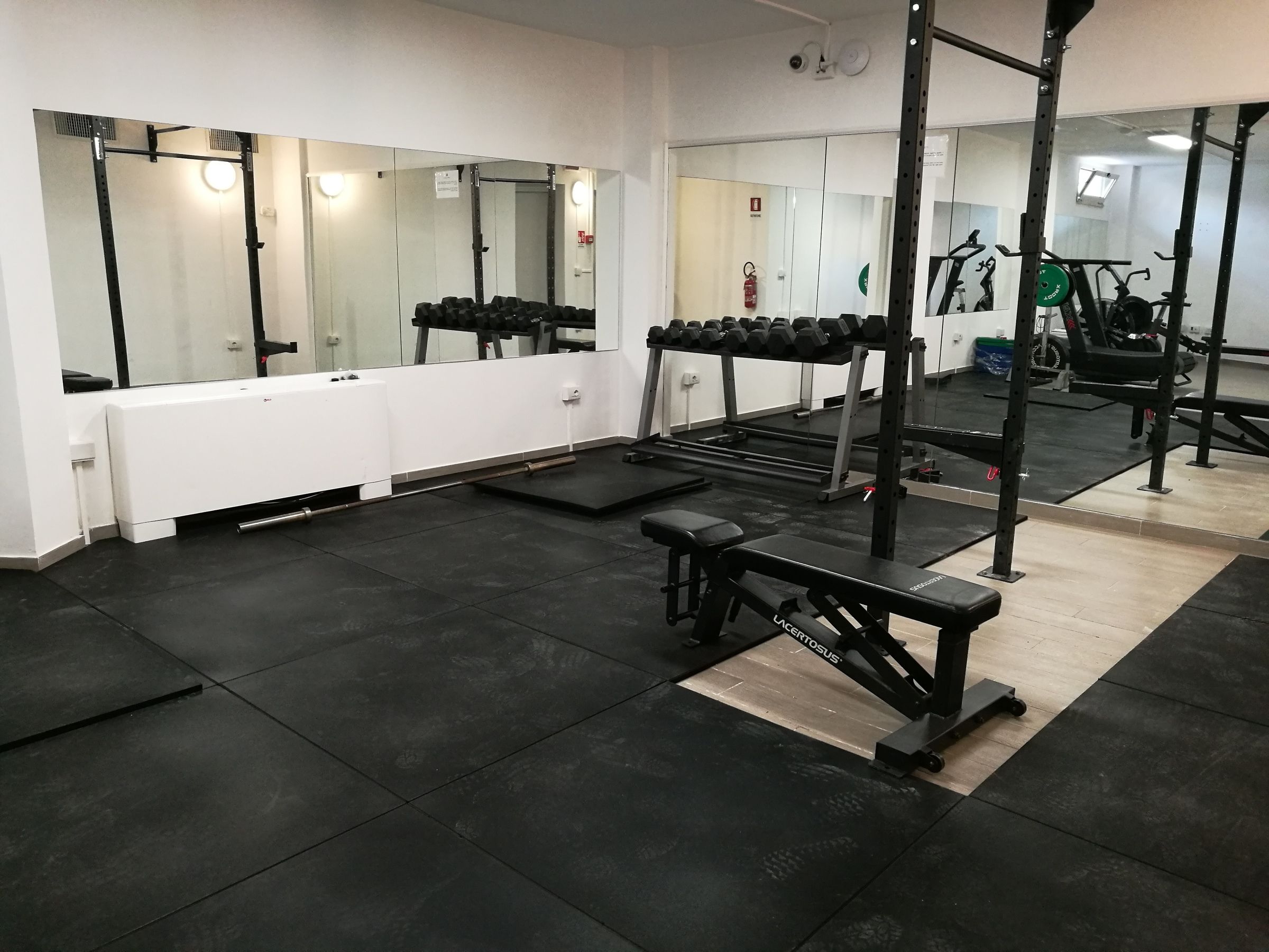 Fitnessruimte met cardio-apparaten — Hotel Alma di Alghero