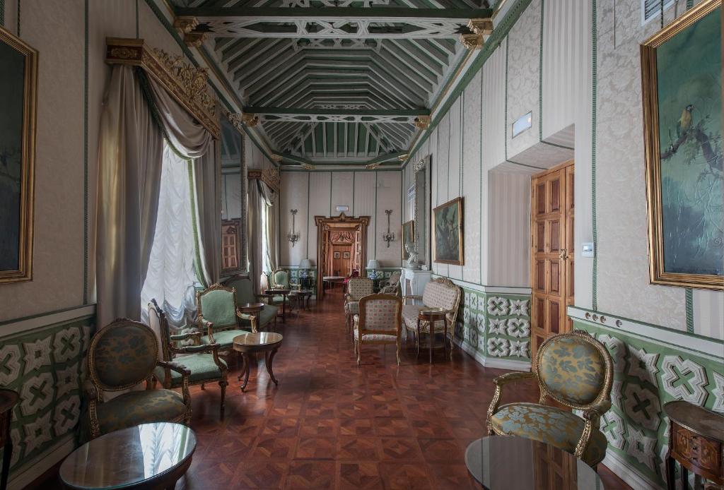 Las Casas De La Judería Sevilla image 3