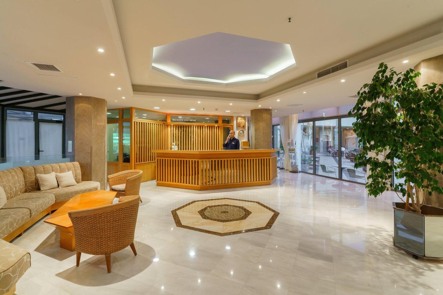 Pearl Beach Hotel image 2