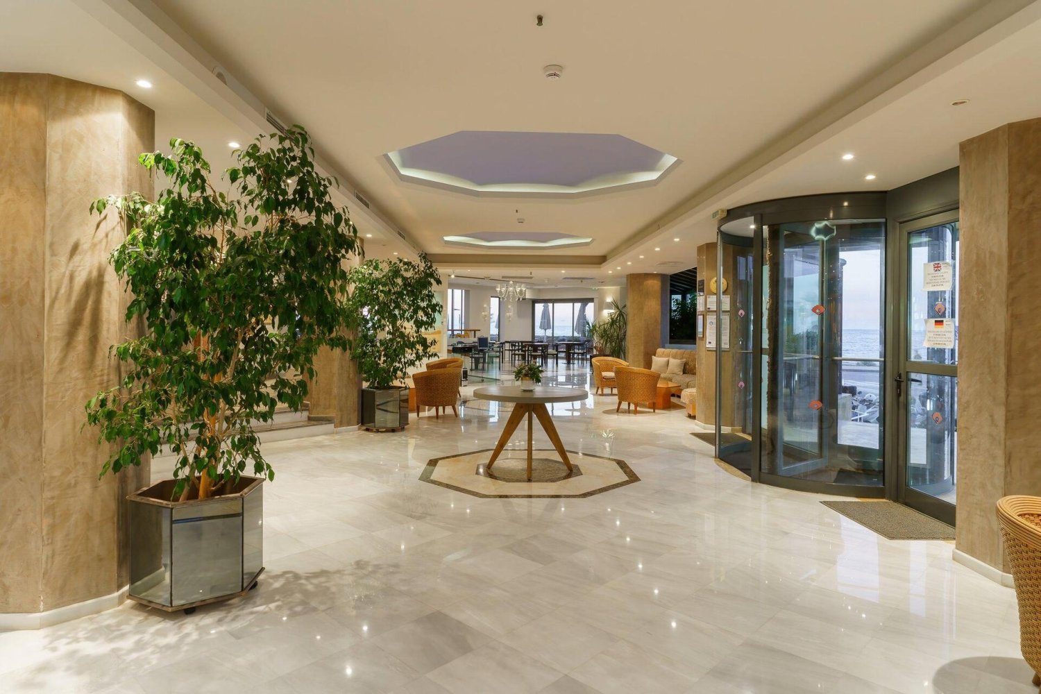 Pearl Beach Hotel image 0