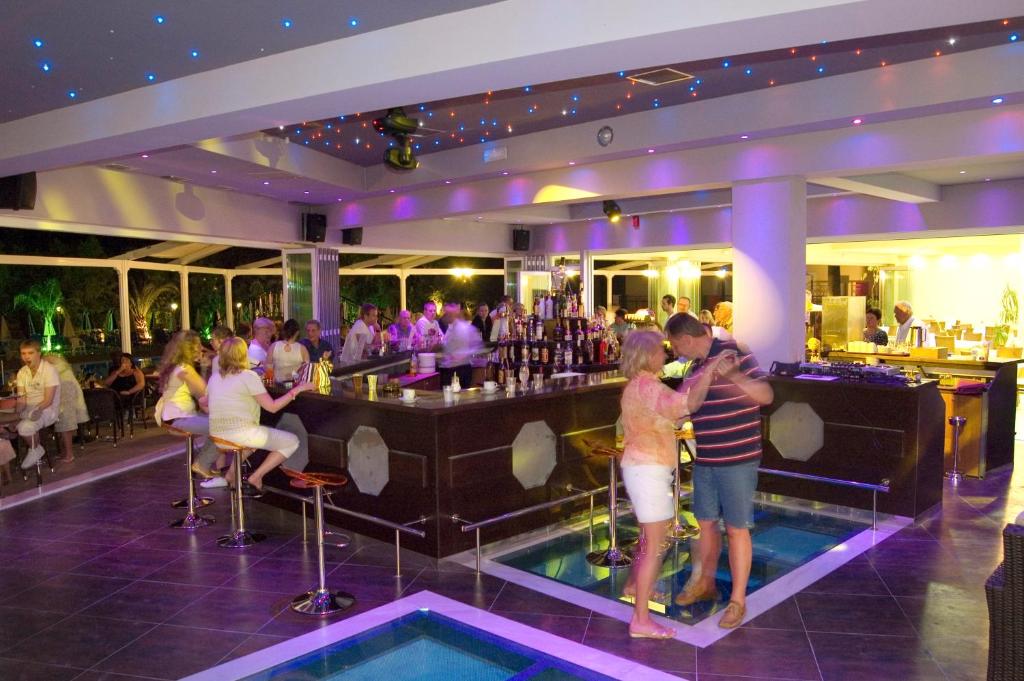 Majestic Hotel & Spa image 3