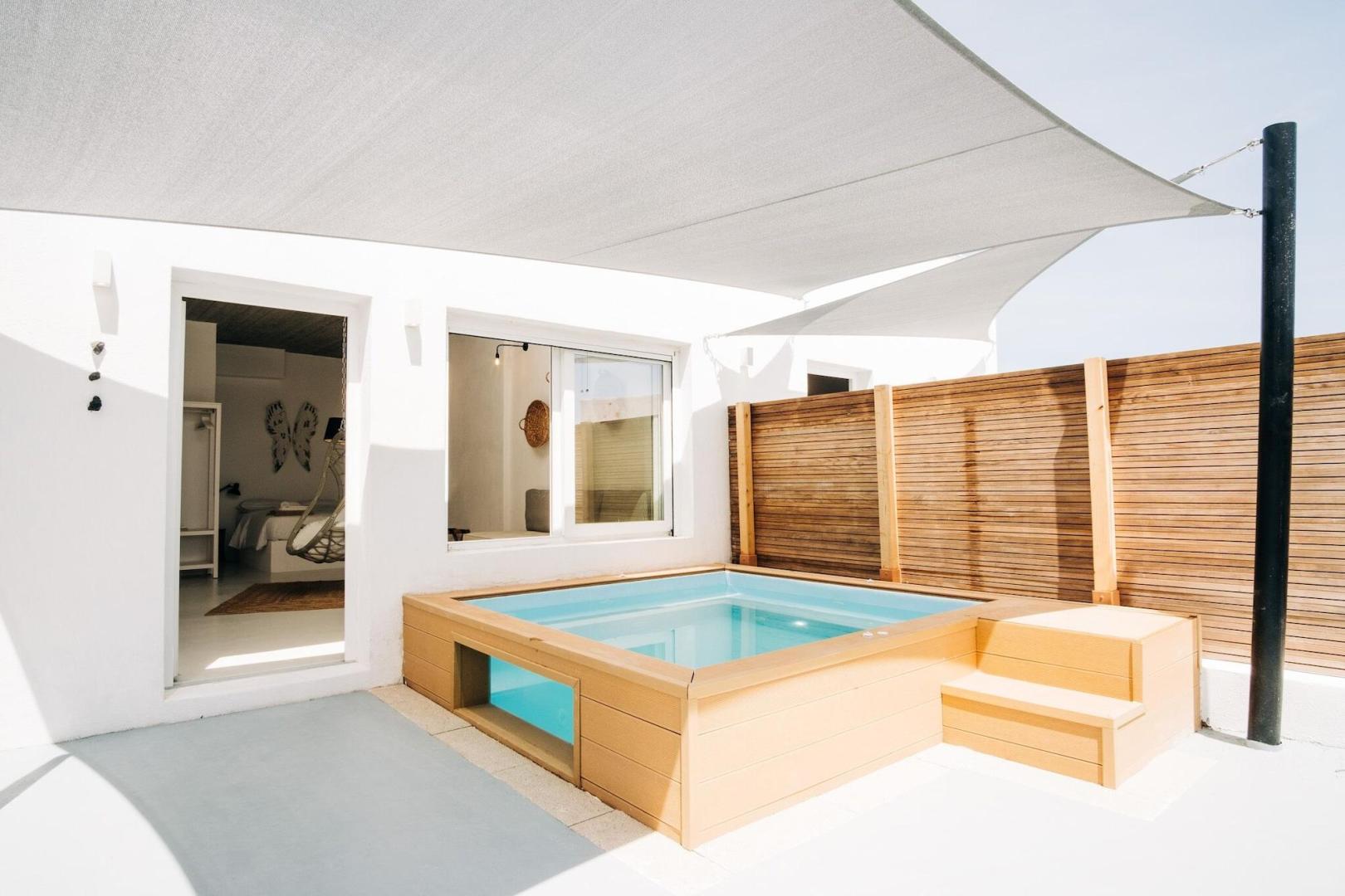 Mesanto Luxury Suites foto 13