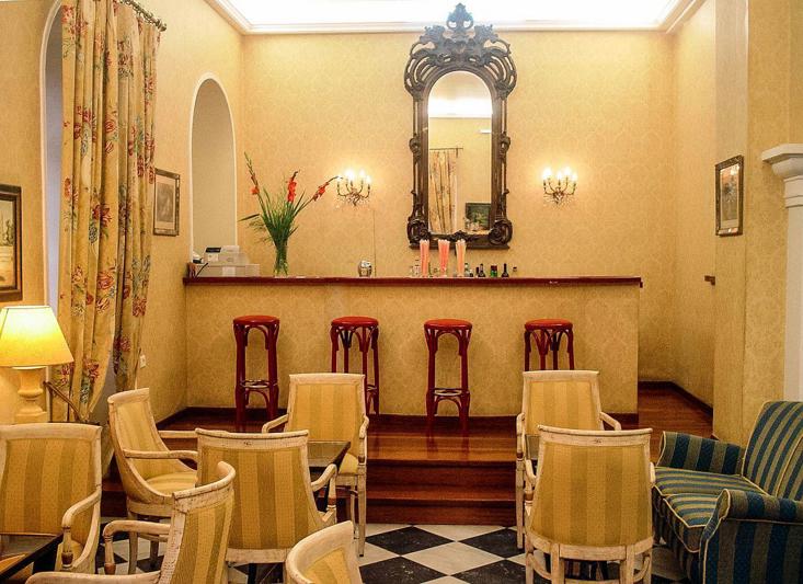 Cavalieri in Corfu Town - foto 2