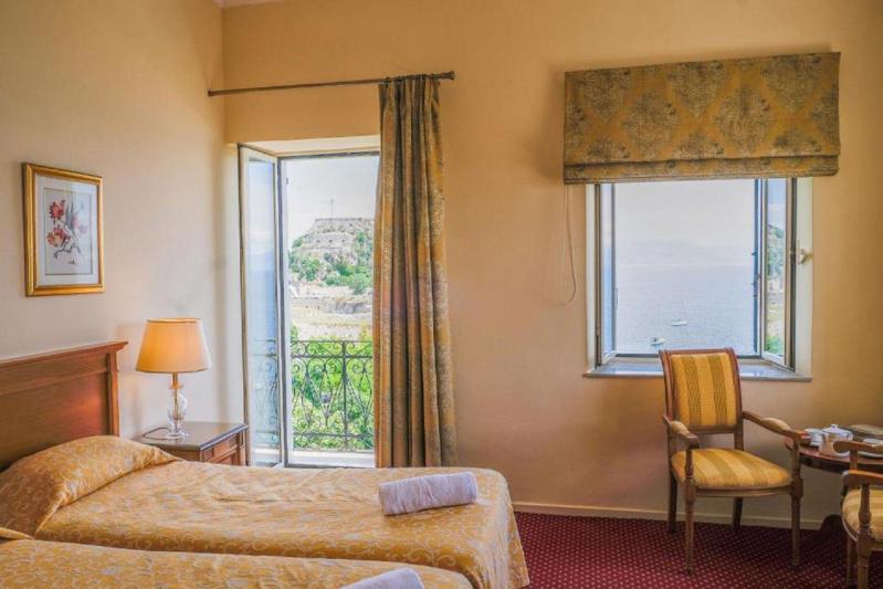 Cavalieri in Corfu Town - foto 3