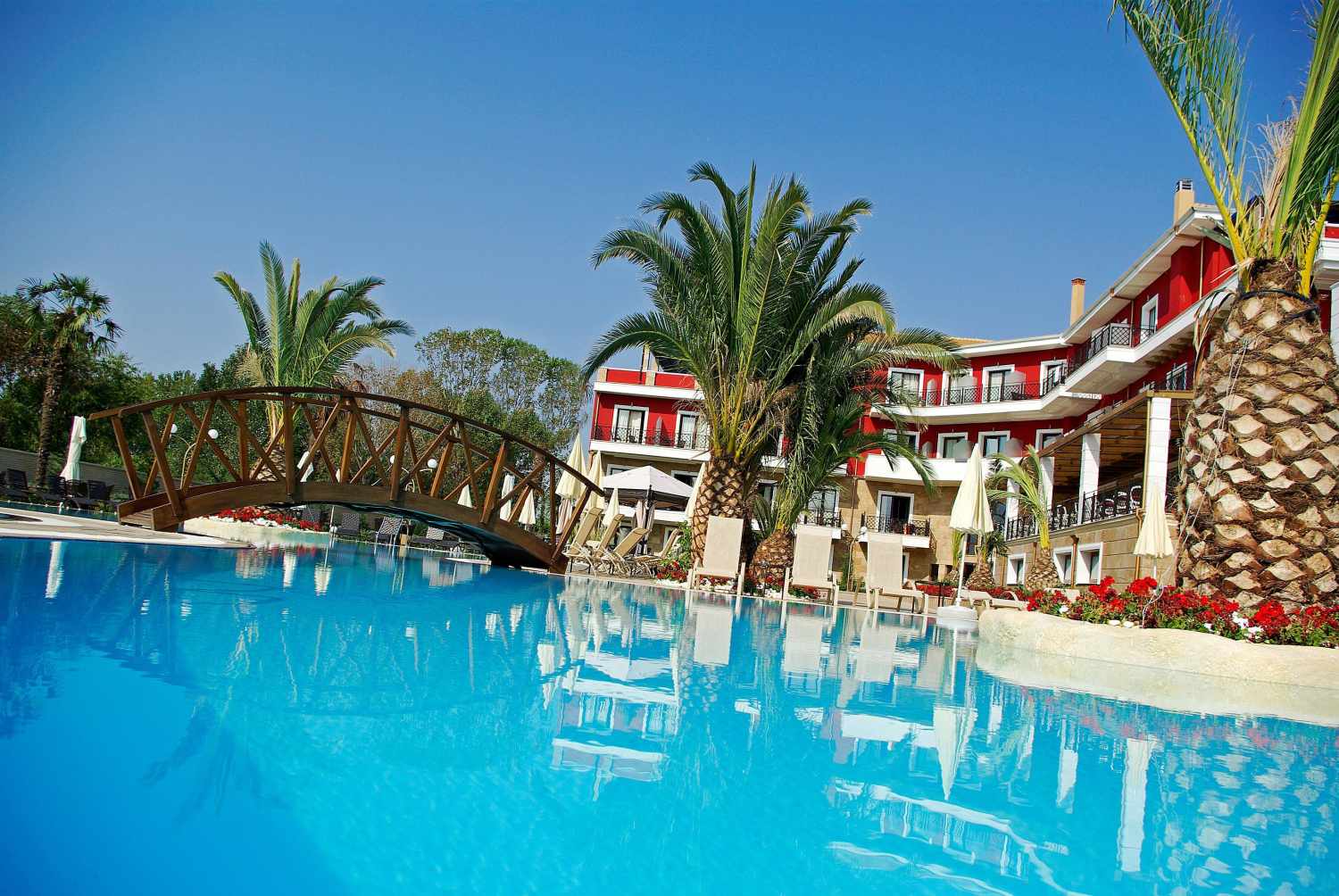 Mediterranean Princess, Paralia