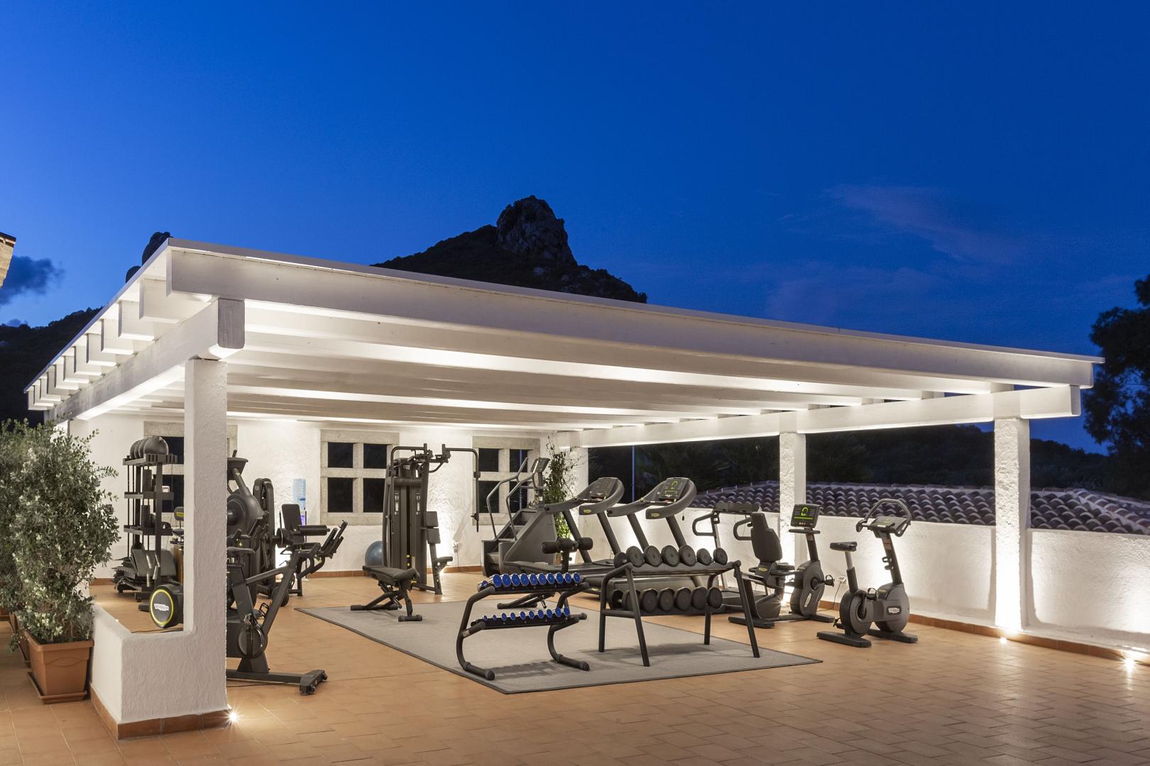 Fitnessruimte met cardio-apparaten — Grand Hotel Cannigione