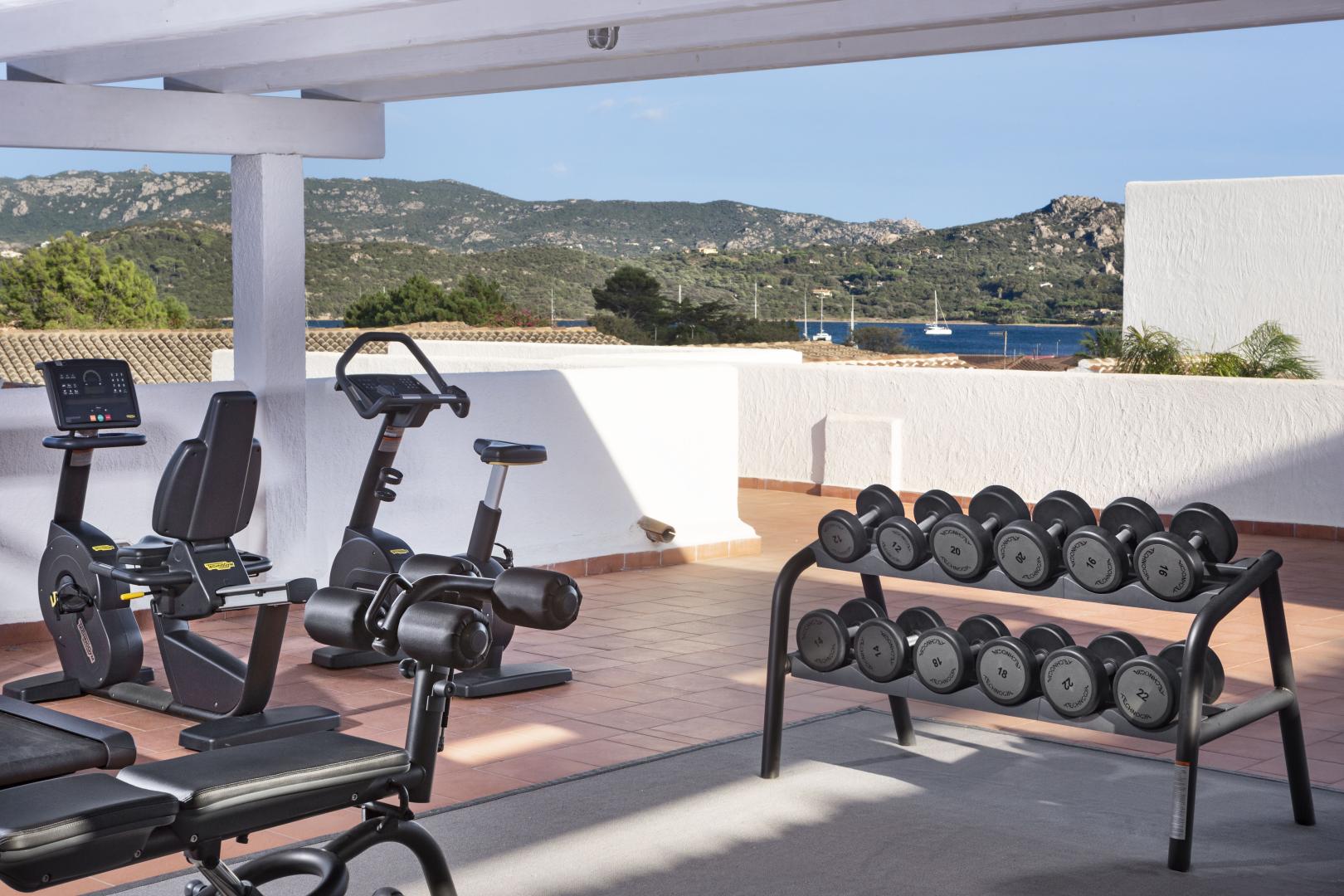 Fitnessruimte met cardio-apparaten — Grand Hotel Cannigione