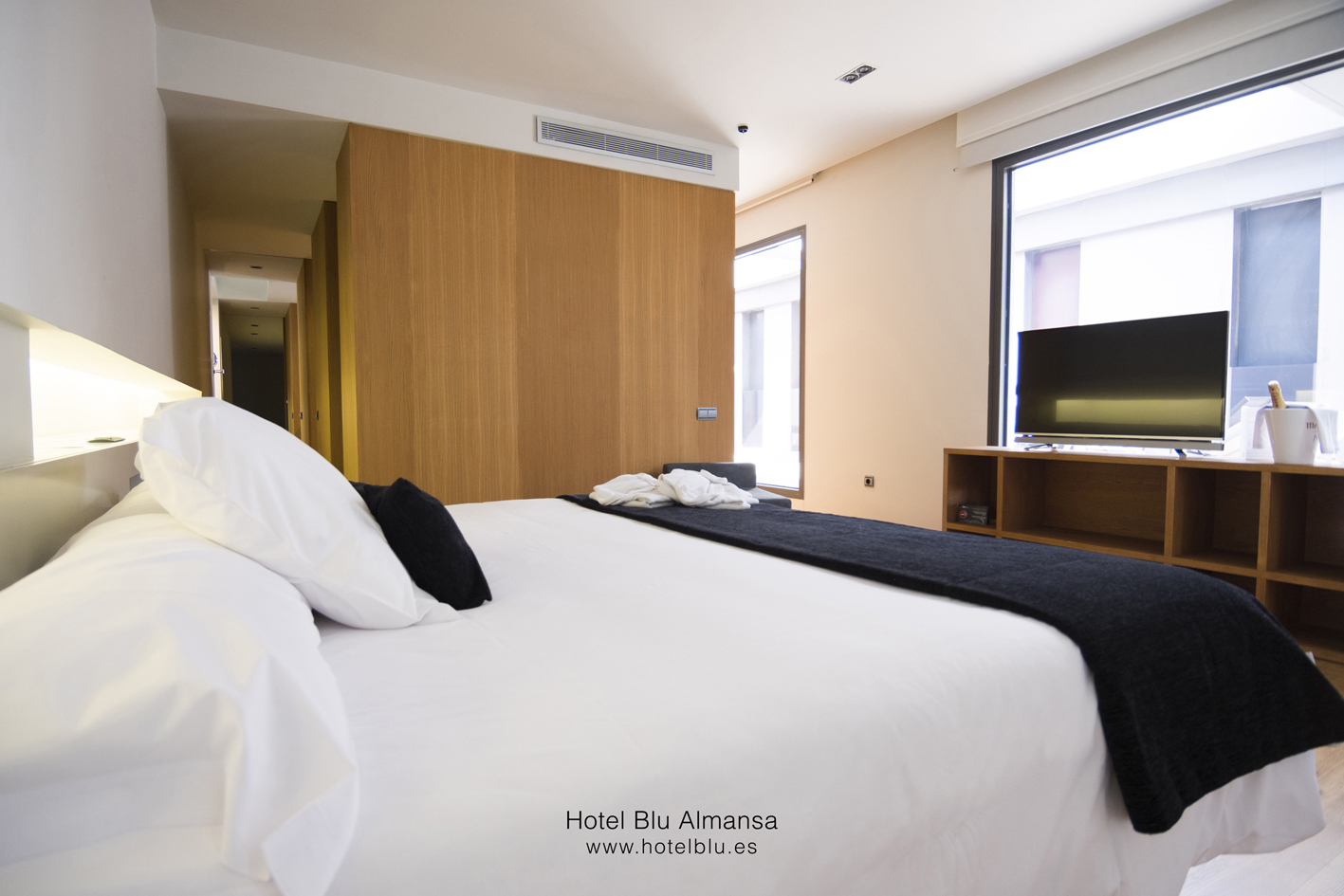 Blu Hotel Almansa image 1