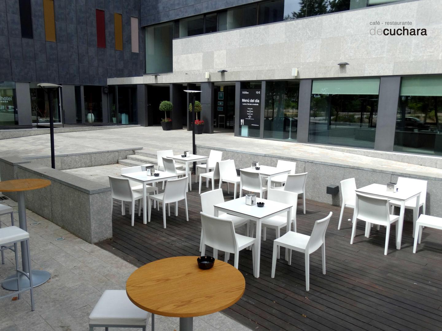 Blu Hotel Almansa image 3