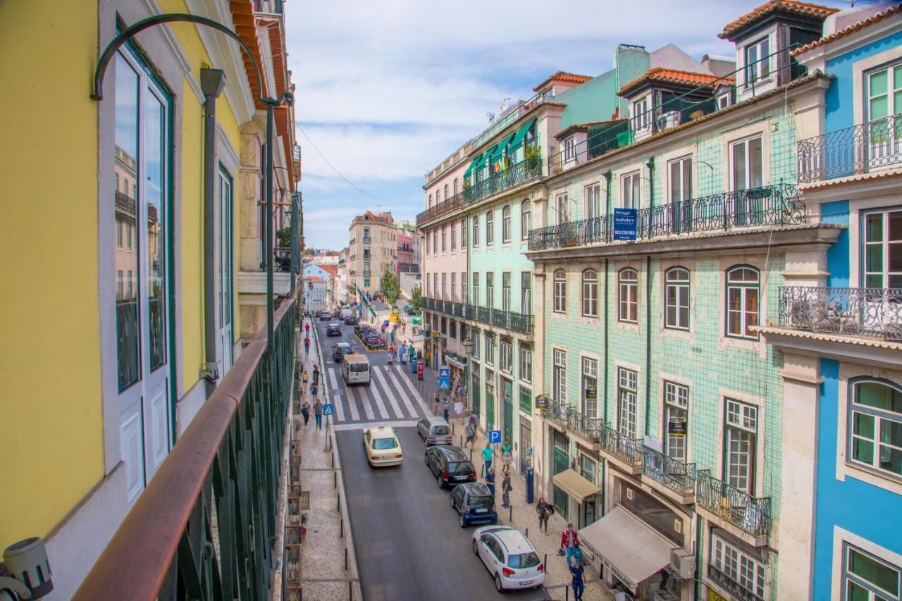 een straatbeeld in een stad met gebouwen bij Casual Belle Epoque Lisboa by Casual Hoteles in Lissabon