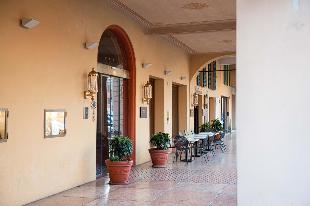 Phi Hotel dei Medaglioni in Correggio - foto 3