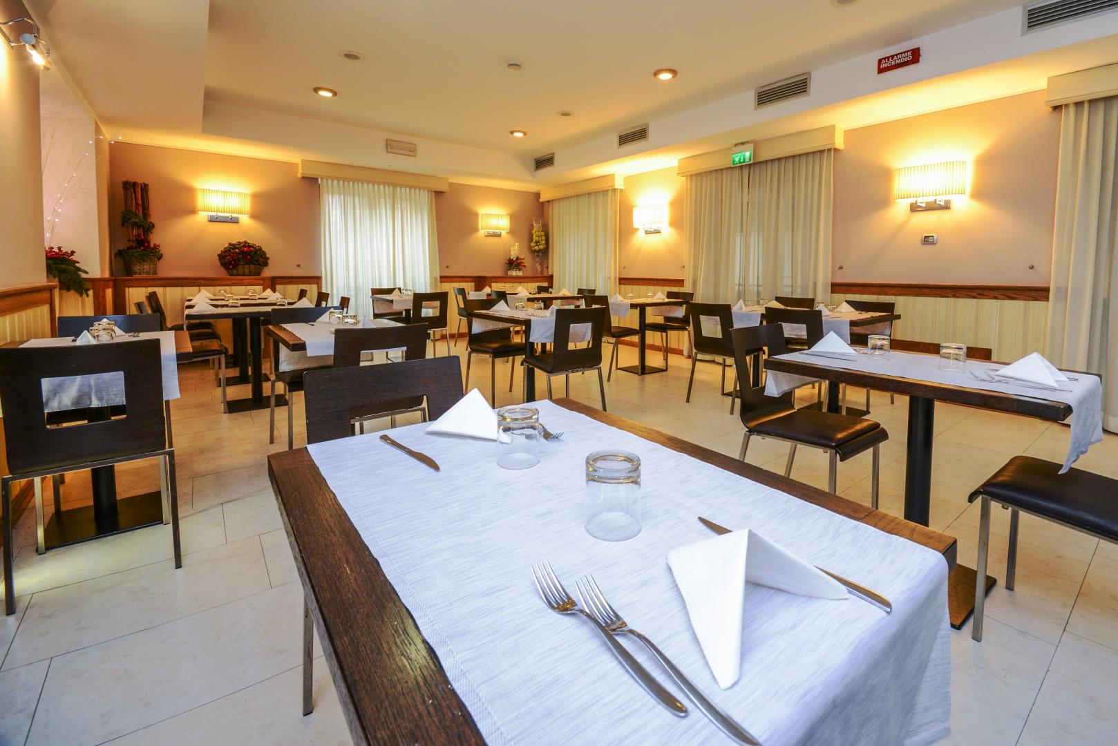 Hotel Master image 2