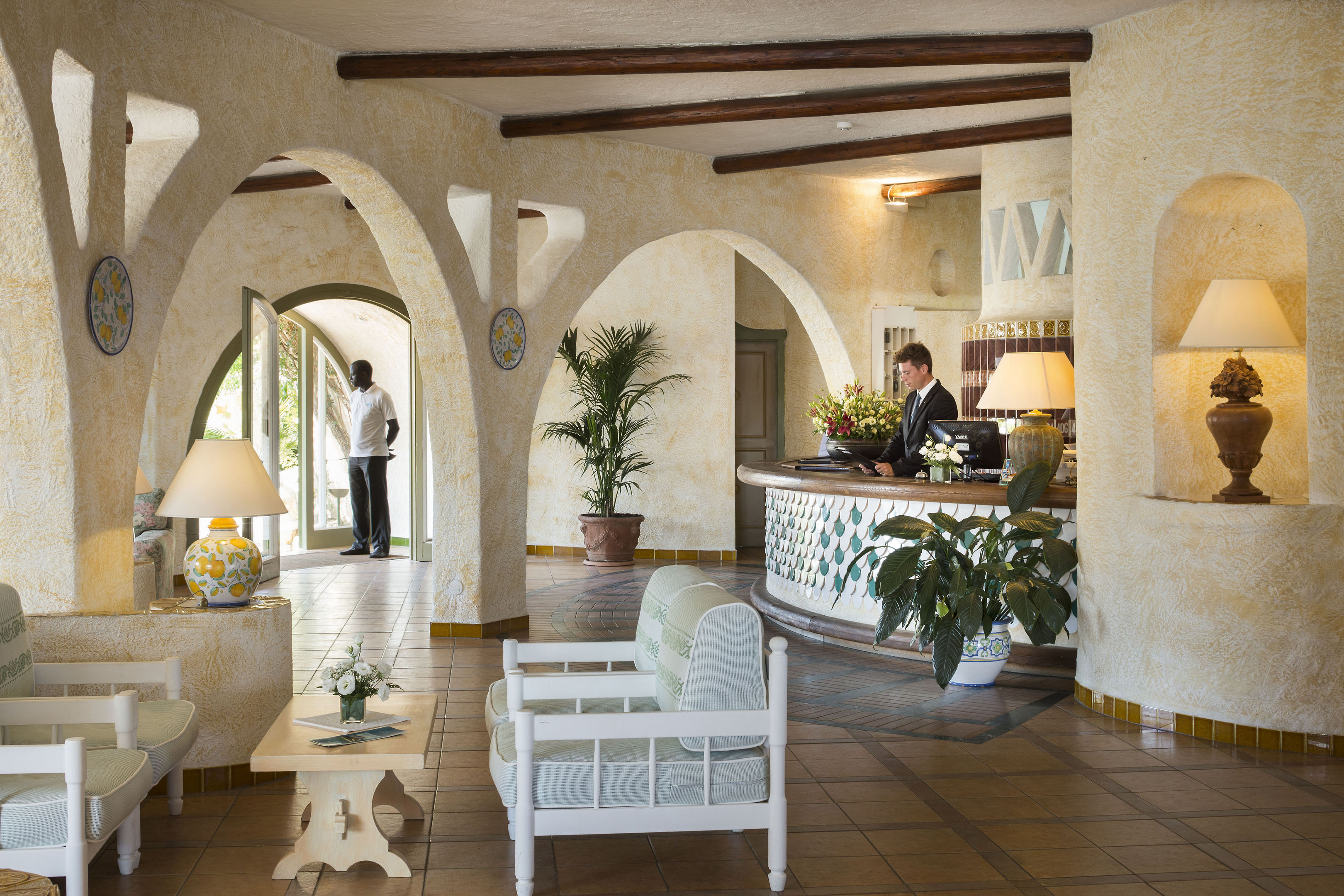 Restaurant met gedekte tafels — Club Hotel Baja Sardinia