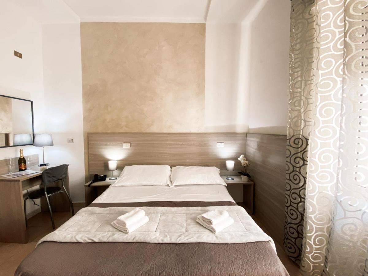Hotel Colombo in Naples - foto 2