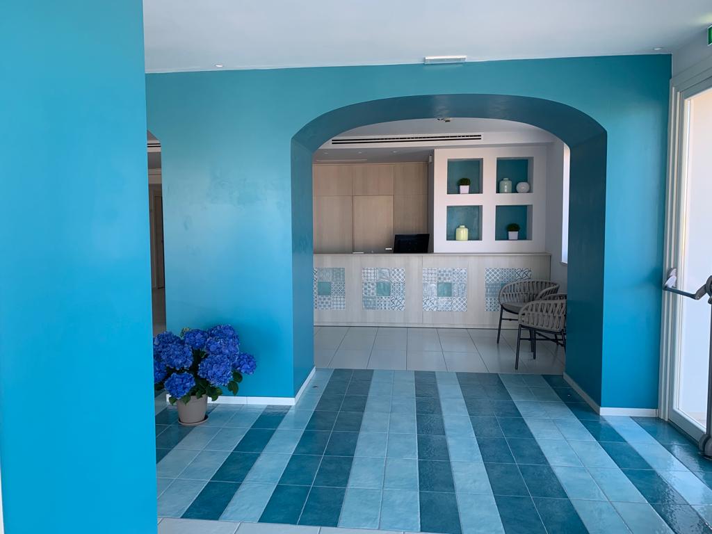 Badkamer met inloopdouche — Hotel Blumarea Best Western Signature Collection