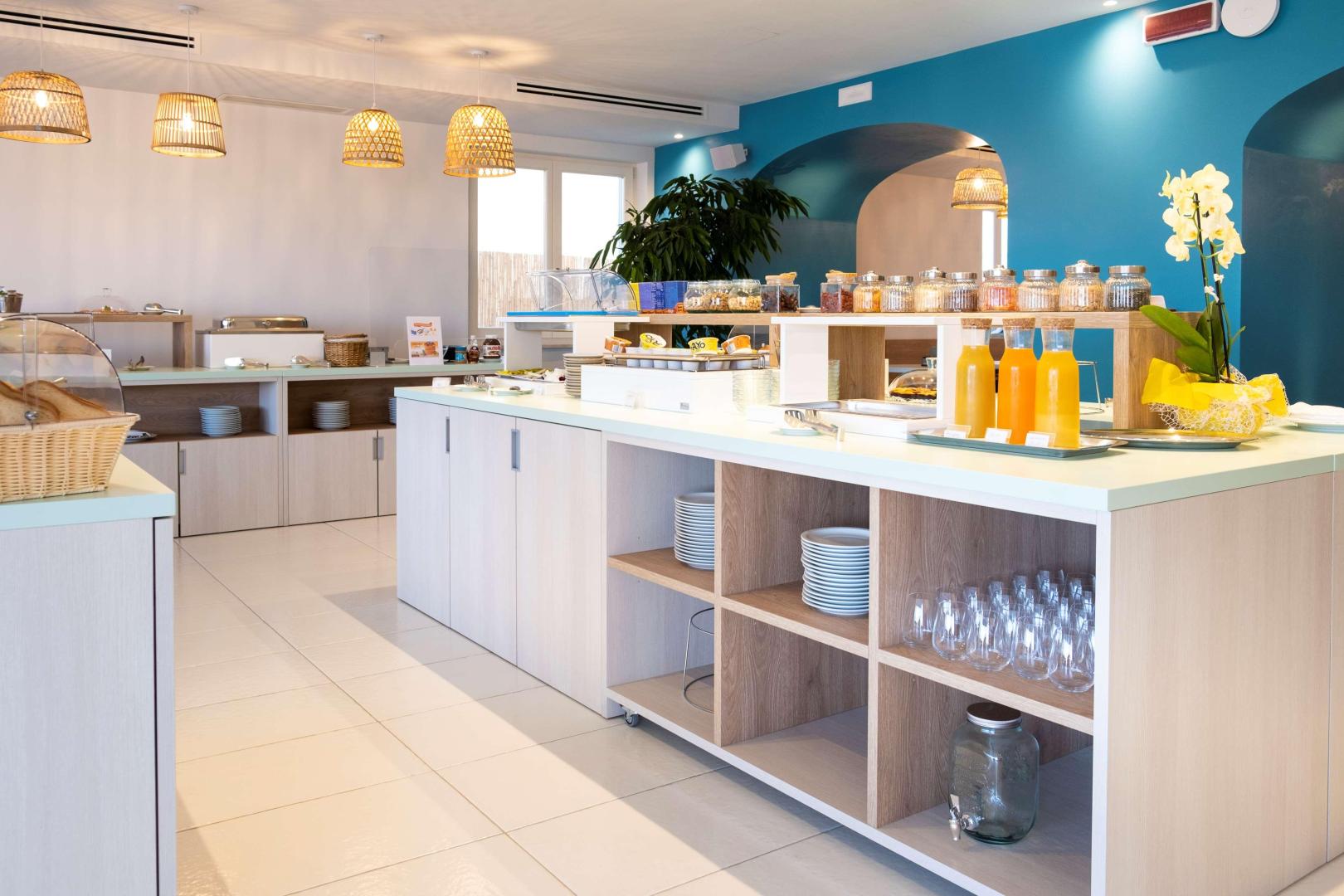Bar met drankenselectie — Hotel Blumarea Best Western Signature Collection