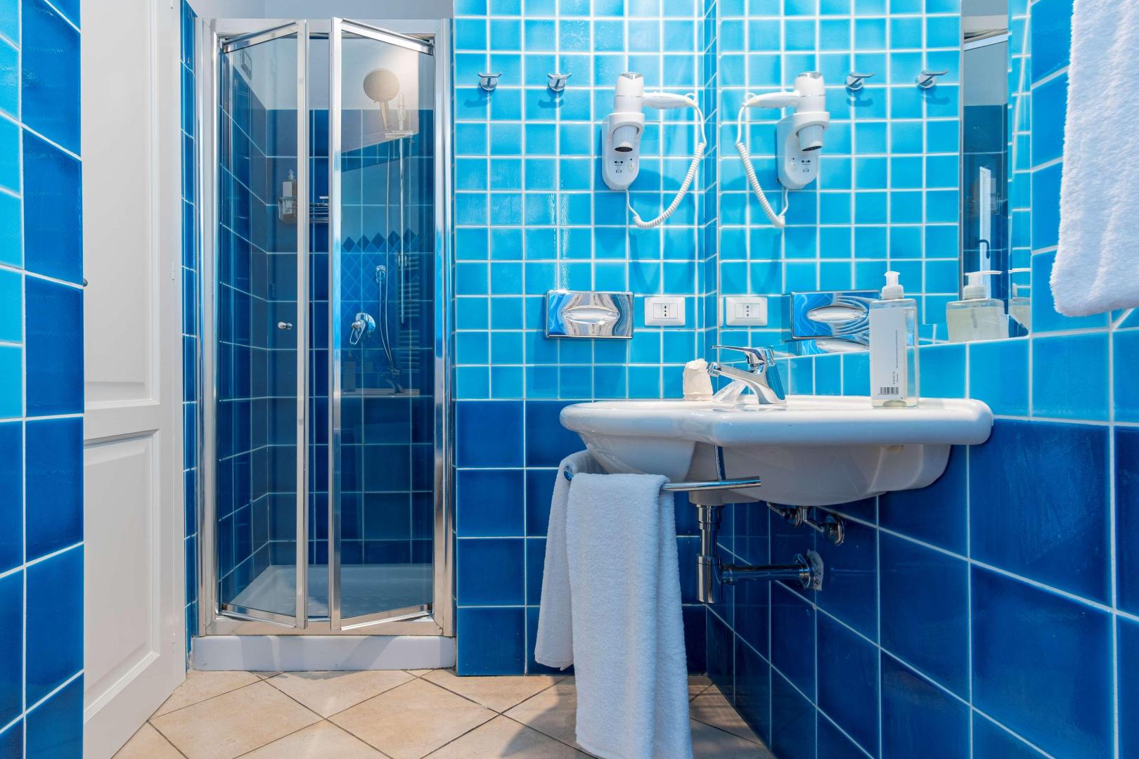 Badkamer met inloopdouche — Hotel Blumarea Best Western Signature Collection
