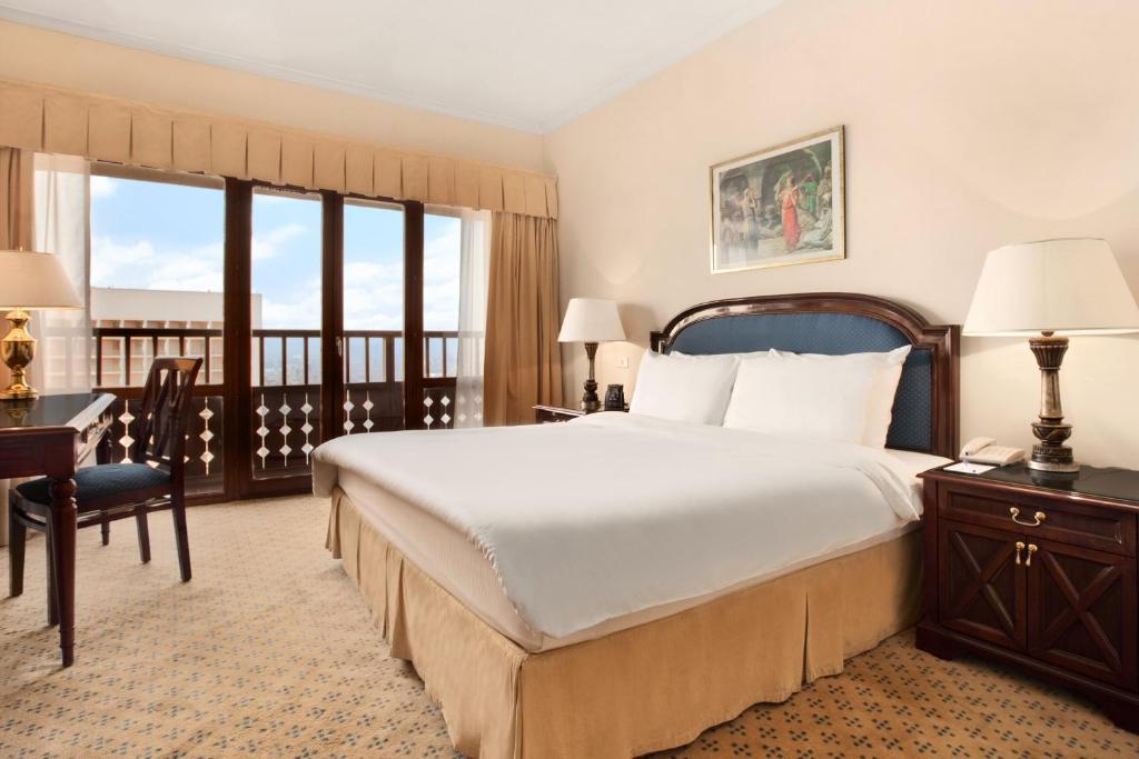 Cairo World Trade Center Hotel & Residences image 1