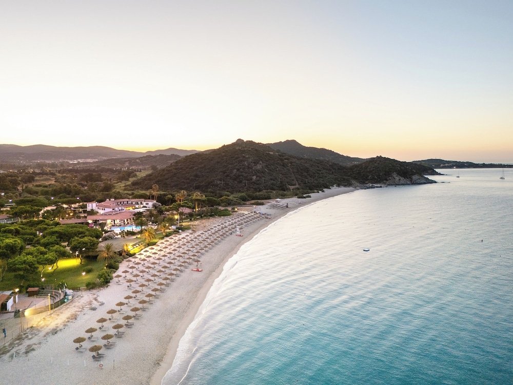 Strand bij zonsondergang — Hotel & Residence Cormoran