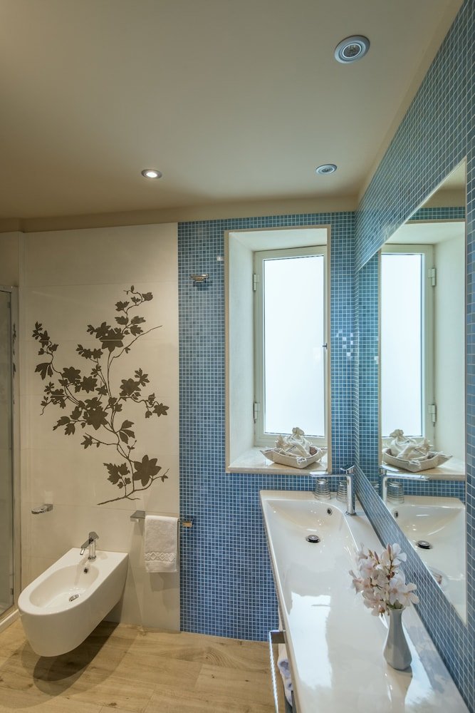 Badkamer met inloopdouche — Hotel & Residence Cormoran