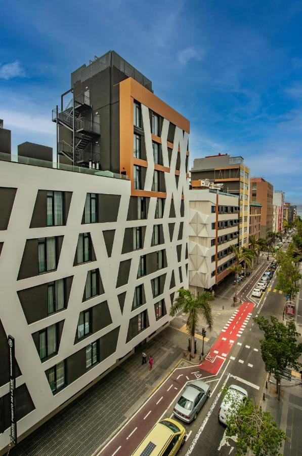 Een architectonische weergave van een gebouw in een stadsstraat. bij Hotel Puerto de la Luz by Pierre & Vacances in Las 