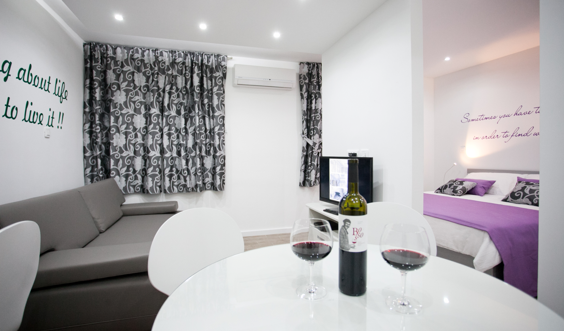 Bar met drankenselectie — Apartments For You In Split