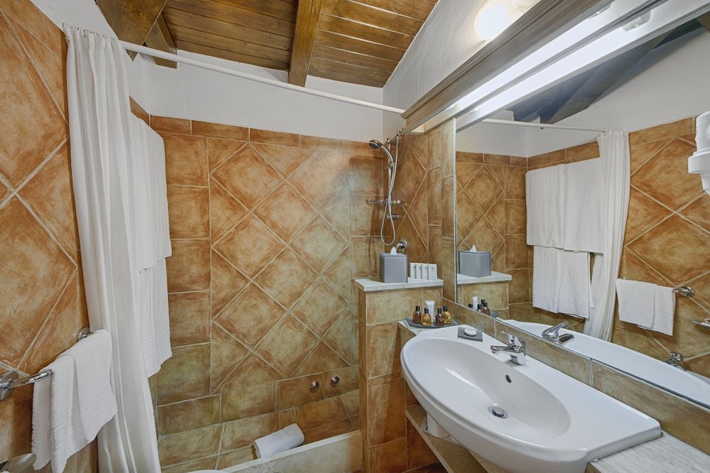 Badkamer met ligbad — Colonna Country & Sporting Club
