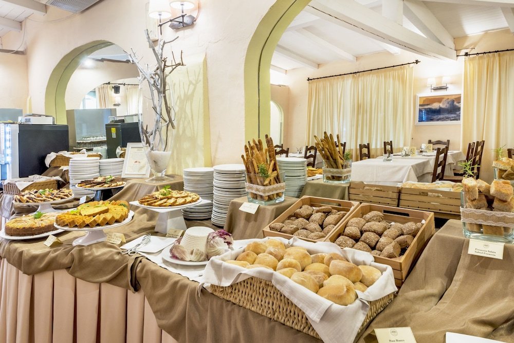 Buffet met diverse gerechten — Colonna Country & Sporting Club