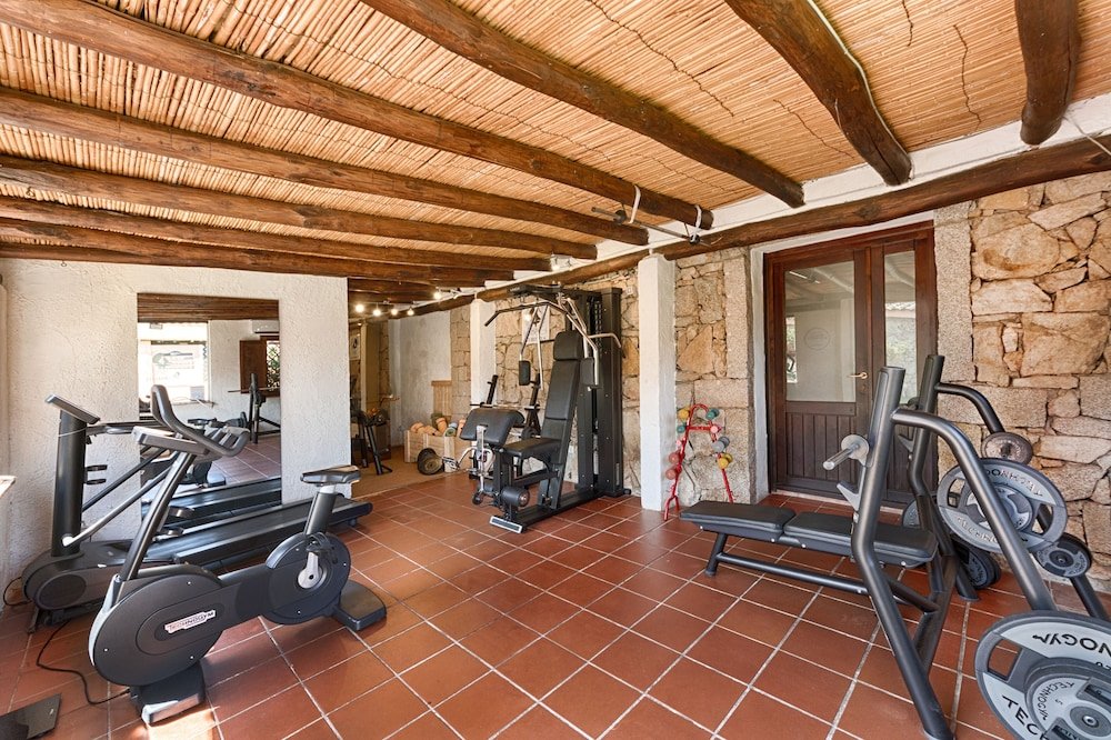 Fitnessruimte met cardio-apparaten — Colonna Country & Sporting Club