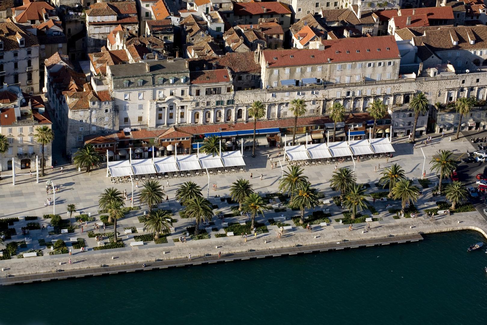 Tropische tuin met palmbomen — Studio Apartments 4 You In Split