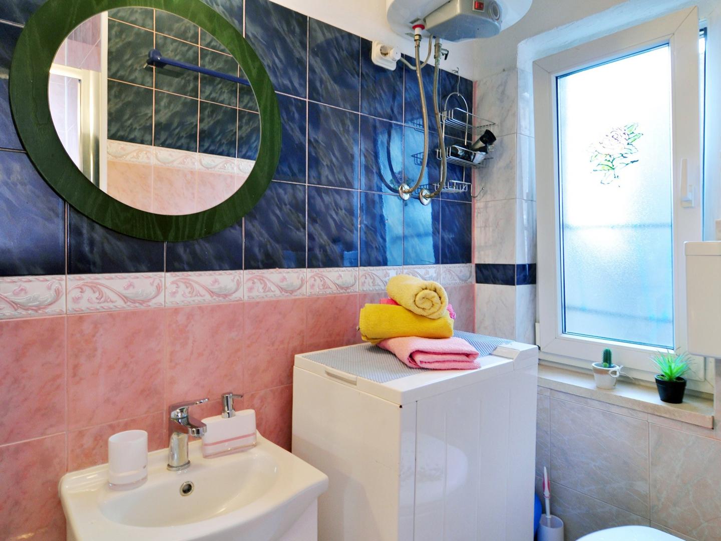 Badkamer met ligbad — Klarina Apartments