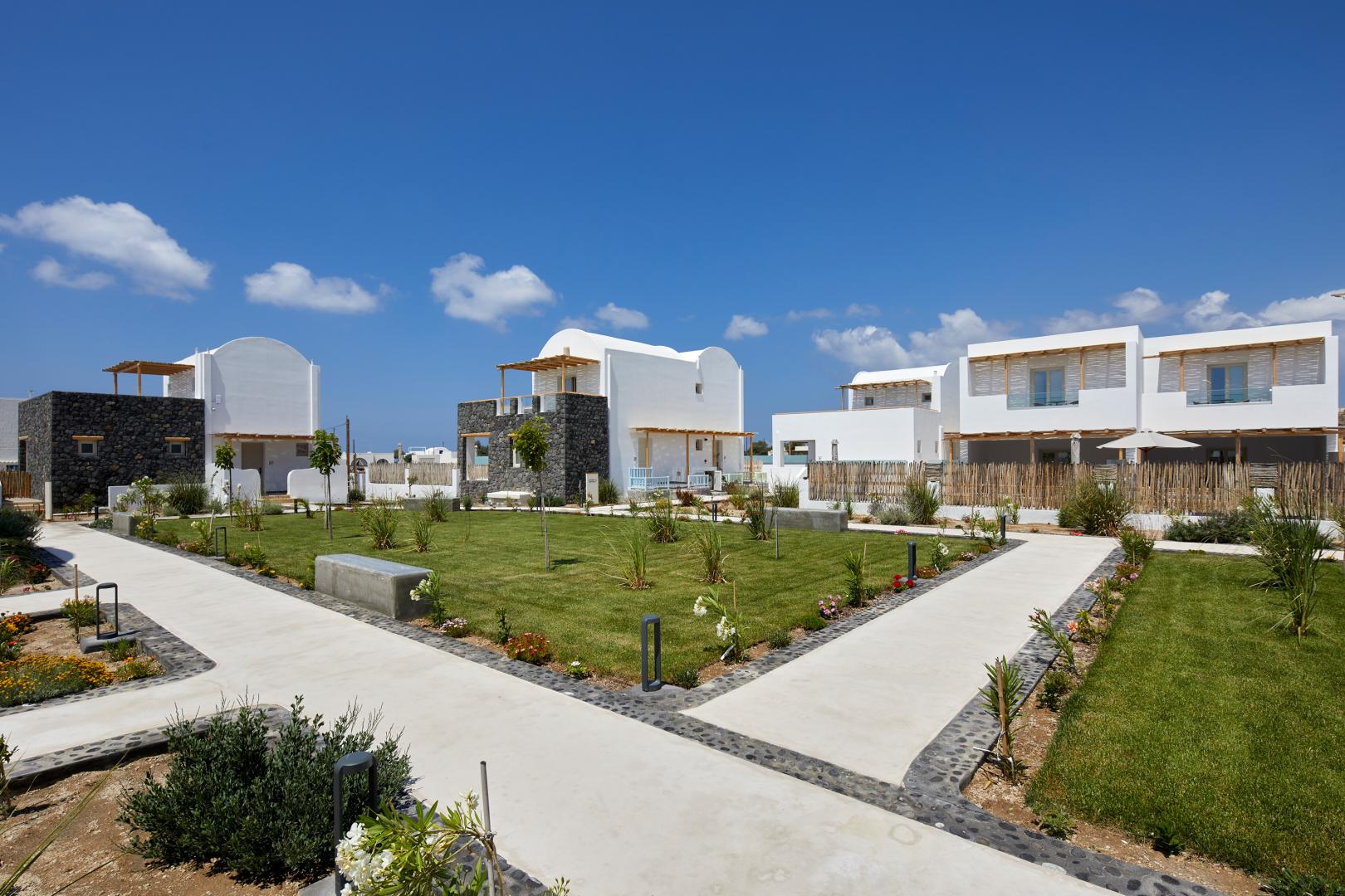 Sea Breeze Santorini Beach Resort, Curio Collection by Hilton foto 29