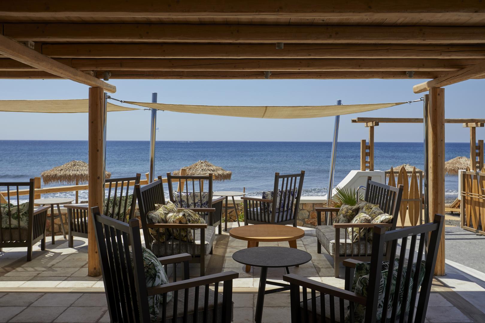 Sea Breeze Santorini Beach Resort, Curio Collection by Hilton foto 25