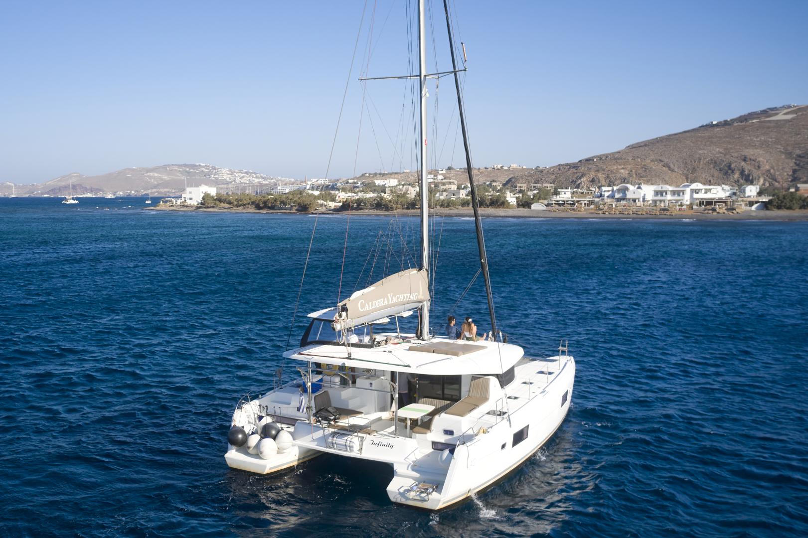 Sea Breeze Santorini Beach Resort, Curio Collection by Hilton foto 28