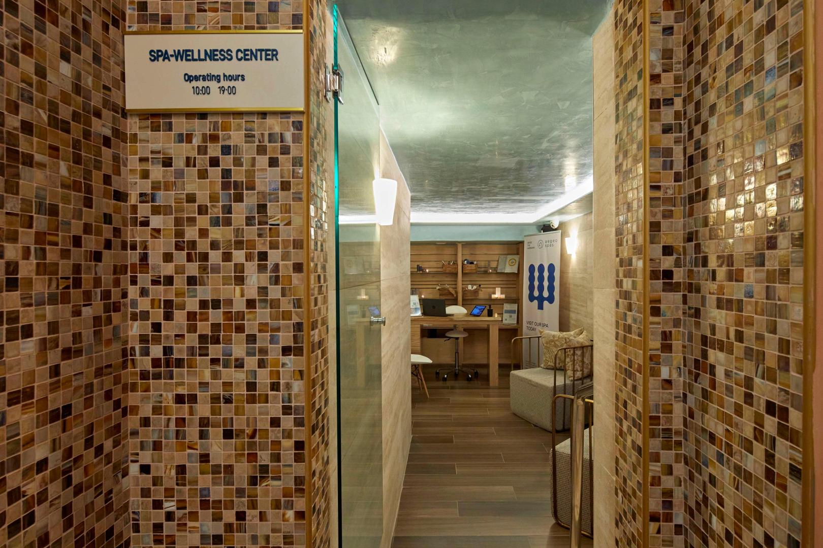 Sea Breeze Santorini Beach Resort, Curio Collection by Hilton foto 36