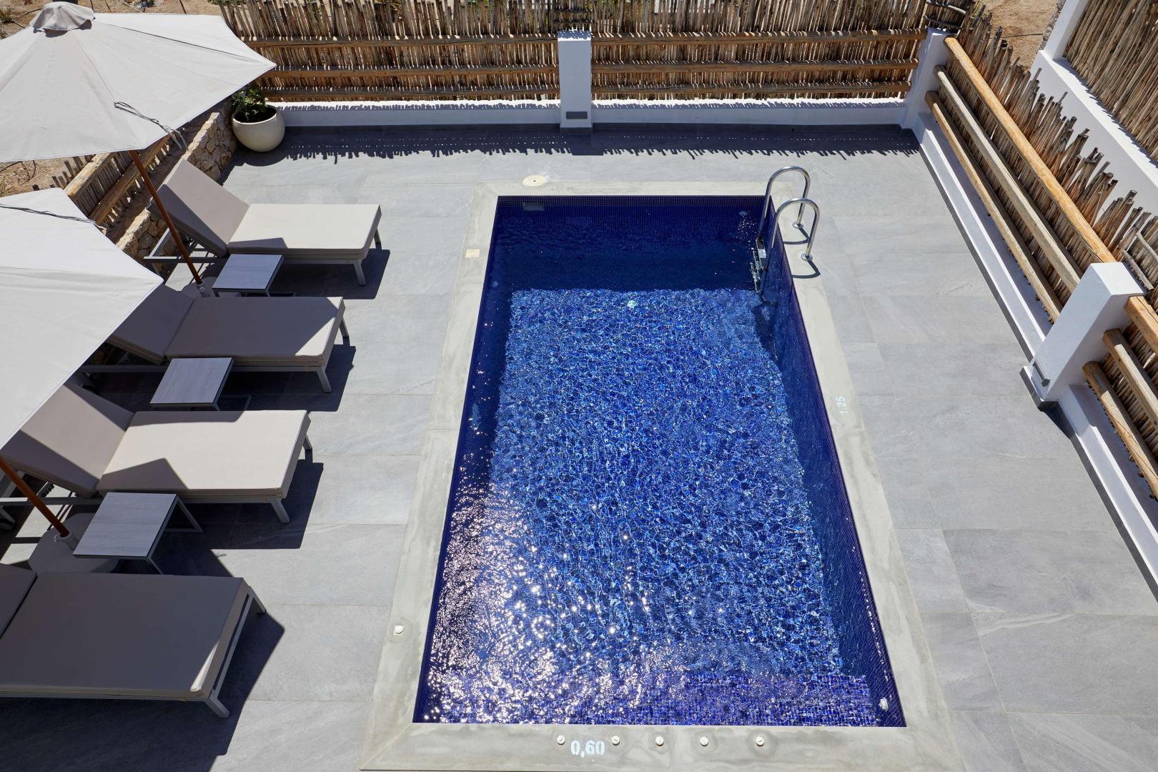 Sea Breeze Santorini Beach Resort, Curio Collection by Hilton foto 39