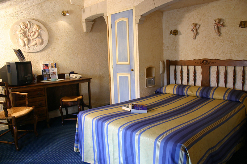 Golden Tulip Cannes Hotel De Paris image 3