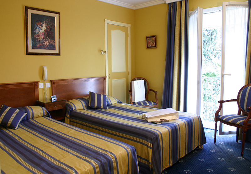 Golden Tulip Cannes Hotel De Paris image 1