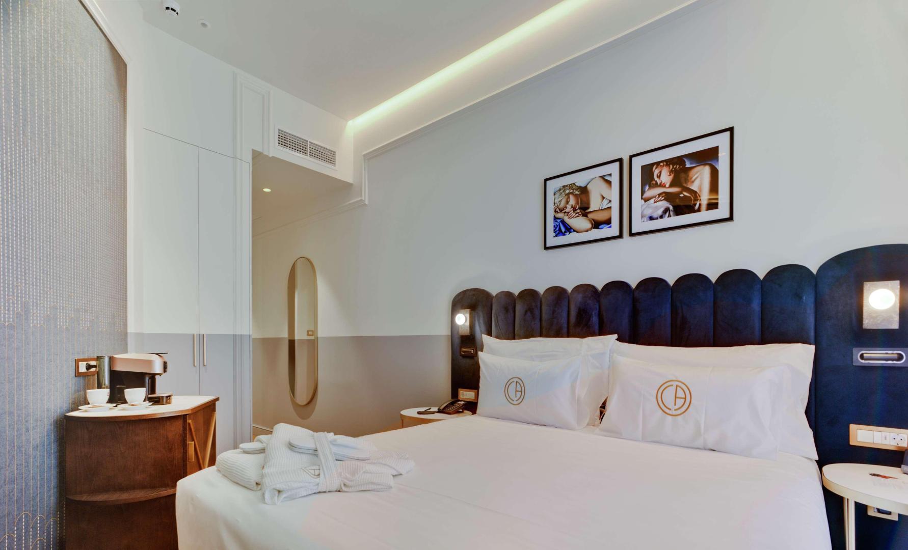 Suite met zithoek — Casa Alberola Alicante Curio Collection by Hilton