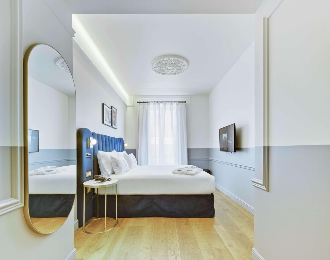 Kamer met twee aparte bedden — Casa Alberola Alicante Curio Collection by Hilton